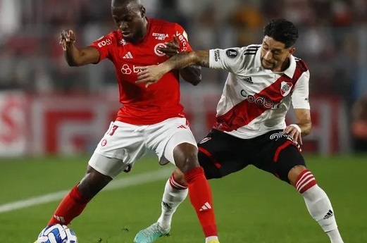 Internacional e Athletico-PR perdem fora de casa no jogo de ida das ...
