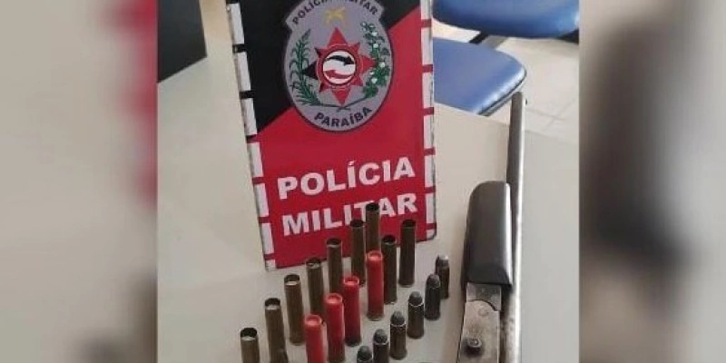 Arma e munições apreendidas - Divulgação/Polícia Militar