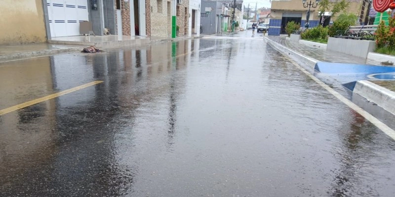 VALE DO PIANCÓ TEM FORTES CHUVAS , E INMET ALERTA PARA MAIS PRECIPITAÇÕES NAS PRÓXIMAS HORAS